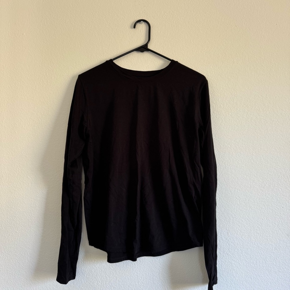 Black or white long sleeve shirt